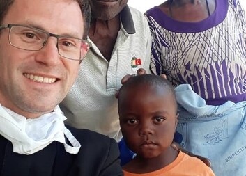 Misionář P. Karel Mec: V Zimbabwe se dál zpívá z plných plic